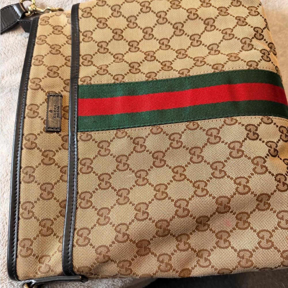 Gucci Beige and Black Crossbody with Red and Green Stripe - Picture 7 of 9